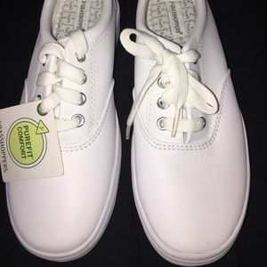 white leather grasshopper shoes